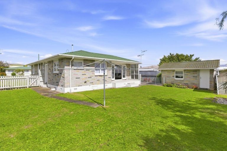 Photo of property in 3 Selwyn Street, Levin, 5510