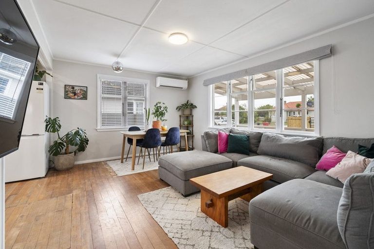 Photo of property in 20 Tweed Street, Roslyn, Palmerston North, 4414