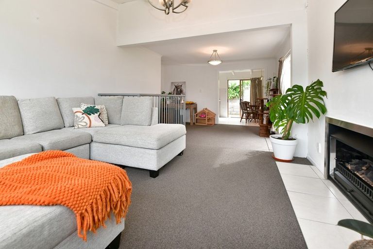 Photo of property in 6 Maori Hut Road, Red Beach, 0932