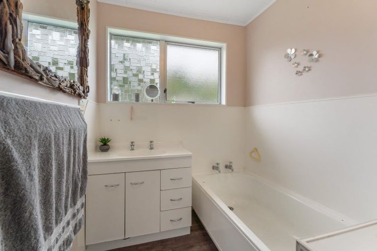 Photo of property in 6a Buckley Grove, Paraparaumu, 5032