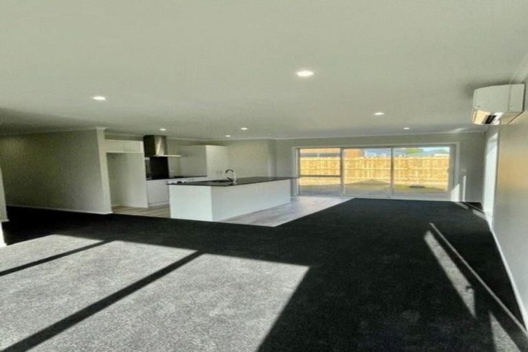 Photo of property in 24 Koru Loop, Paraparaumu, 5032