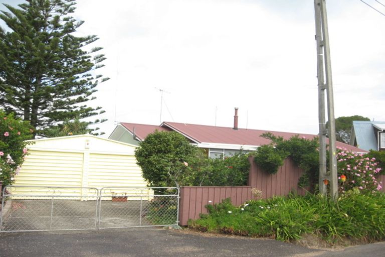 Photo of property in 10 Shelly Beach Road, Surfdale, Waiheke Island, 1081