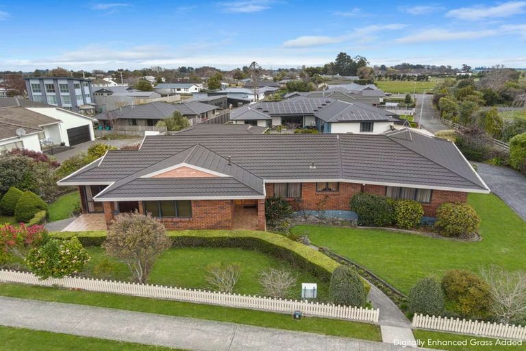 Photo of property in 5 Wanganui Road, Marton, 4710