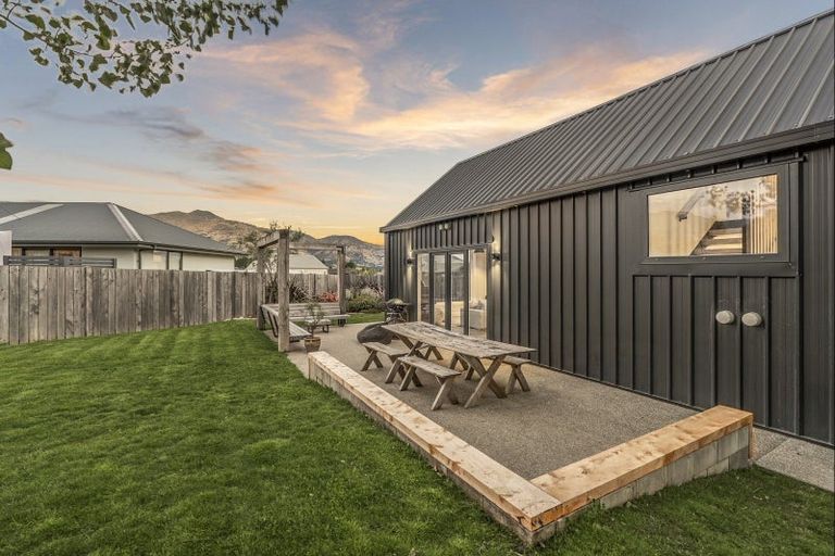 Photo of property in 19 Grandview Road, Lake Hawea, 9382