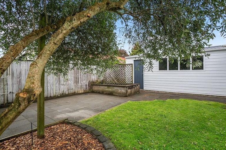 Photo of property in 307 Shakespeare Street, Leamington, Cambridge, 3432