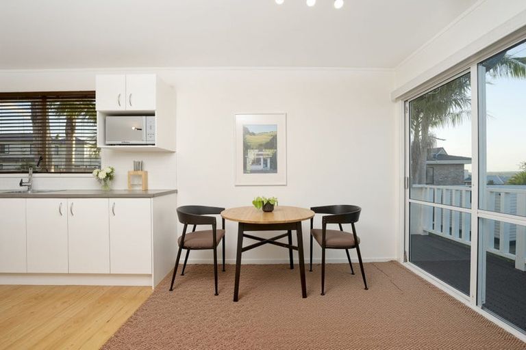 Photo of property in 5 Mckinley Road, Sunnyvale, Auckland, 0612