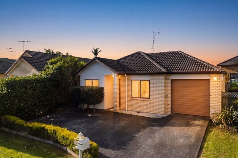 Photo of property in 37 Magic Way, Randwick Park, Auckland, 2105