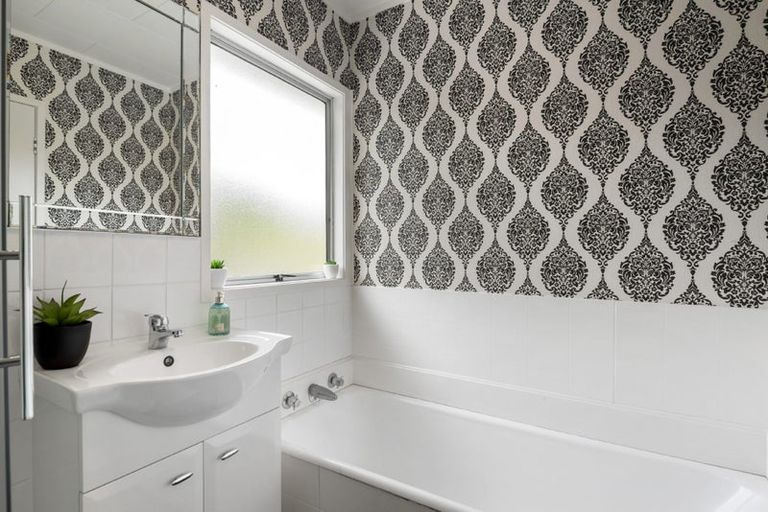 Photo of property in 98 Spinella Drive, Bayview, Auckland, 0629