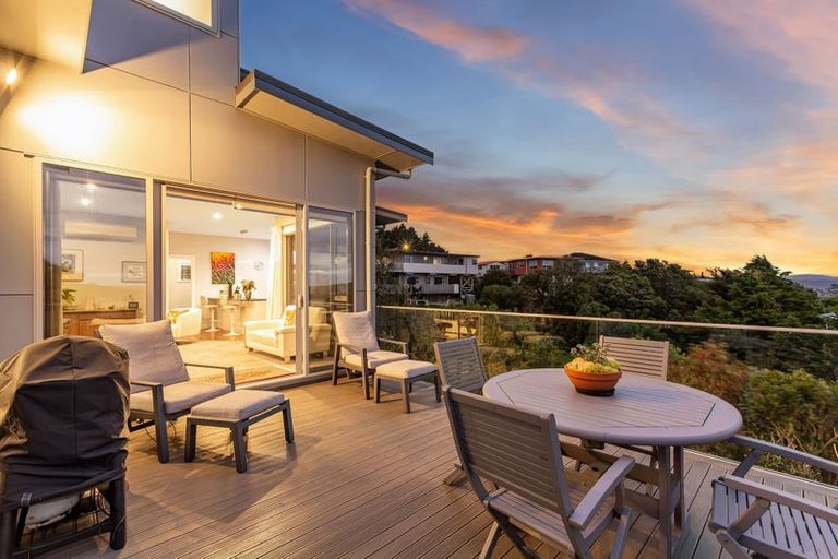 Photo of property in 5 Seascape View, Paremata, Porirua, 5024