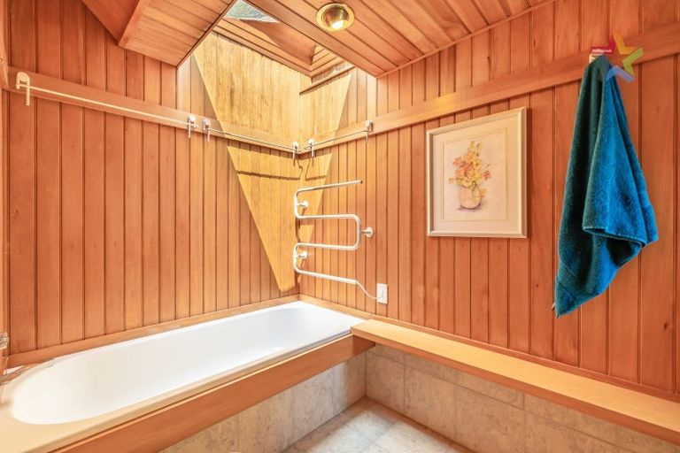 Photo of property in 39 Nikau Road, Point Howard, Lower Hutt, 5013