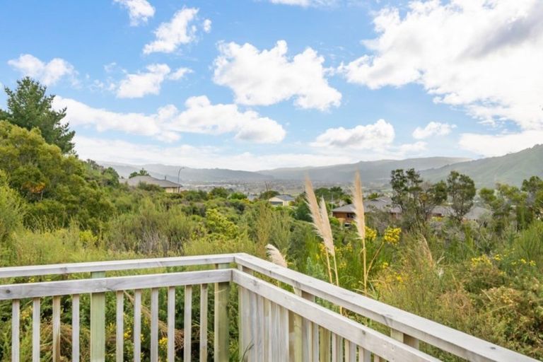Photo of property in 37 Mt Marua Drive, Timberlea, Upper Hutt, 5018