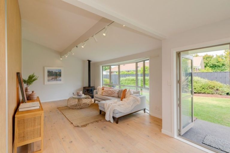 Photo of property in 8 Redwood Place, St Albans, Christchurch, 8052