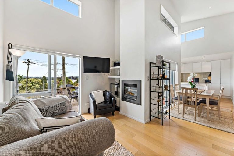 Photo of property in 34 Sunnyhaven Avenue, Beach Haven, Auckland, 0626