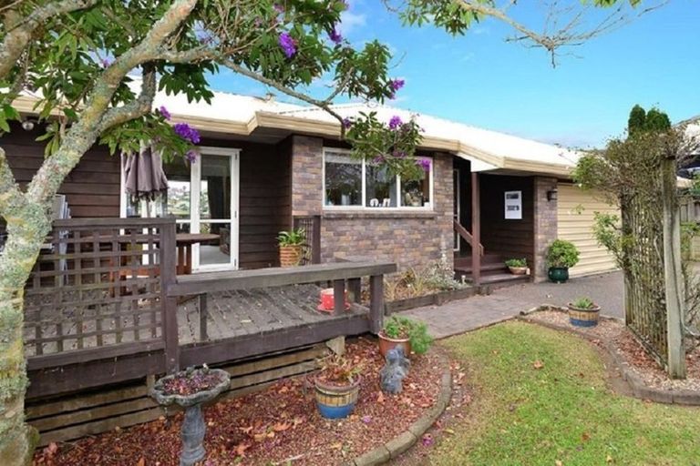 Photo of property in 9 Pelican Lane, Unsworth Heights, Auckland, 0632