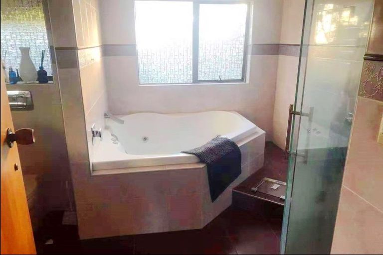 Photo of property in 118 Pupuke Road, Hillcrest, Auckland, 0627