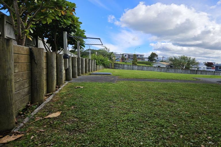 Photo of property in 1 Tindalls Bay Road, Tindalls Beach, Whangaparaoa, 0930