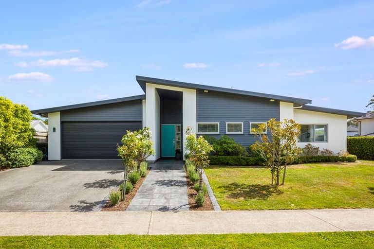 Photo of property in 52 Resolution Drive, Whitby, Porirua, 5024