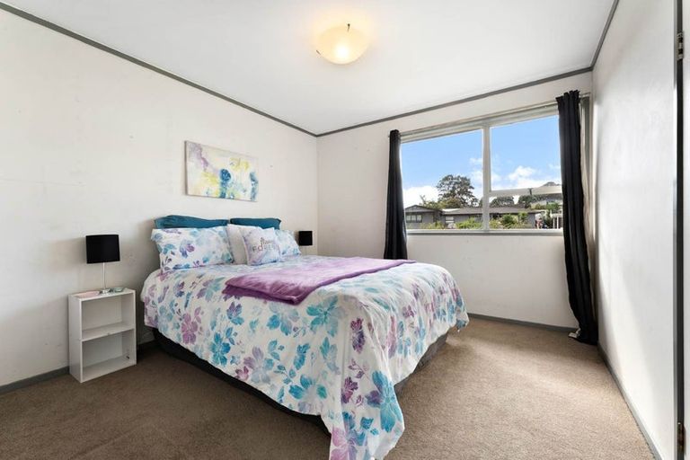 Photo of property in 2 Longreach Drive, Sunnyvale, Auckland, 0612