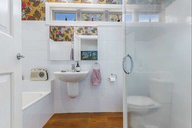 Photo of property in 10 Cassino Street, Bayswater, Auckland, 0622