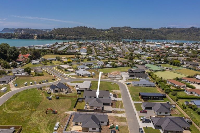 Photo of property in 8 Palm Drive, Whitianga, 3510