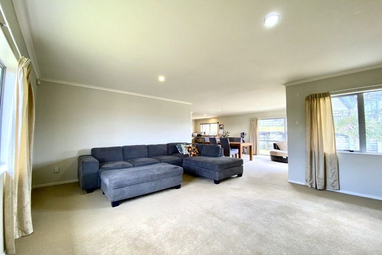 Photo of property in 5 Swain Grove, Riverstone Terraces, Upper Hutt, 5018