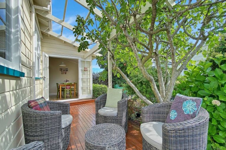 Photo of property in 36 The Esplanade, Westshore, Napier, 4110