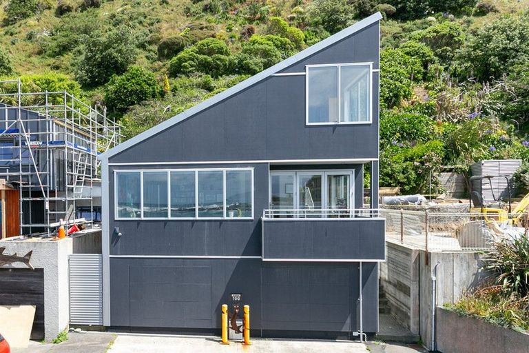 Photo of property in 100 Owhiro Bay Parade, Owhiro Bay, Wellington, 6023