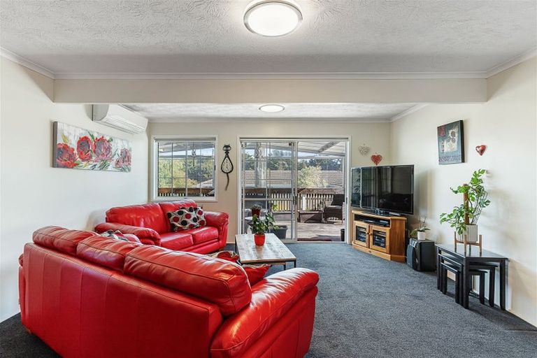 Photo of property in 65 Aviemore Drive, Highland Park, Auckland, 2010