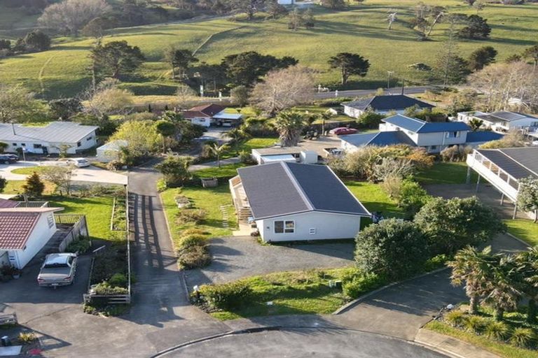 Photo of property in 15 Ash Grove, Maungaturoto, 0520