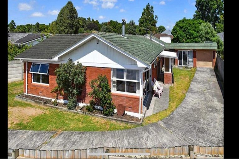 Photo of property in 16 Mccall Place, Opaheke, Papakura, 2113