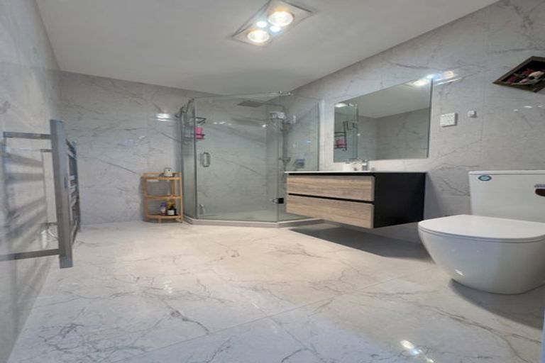 Photo of property in 19d Farwood Drive, Henderson, Auckland, 0612