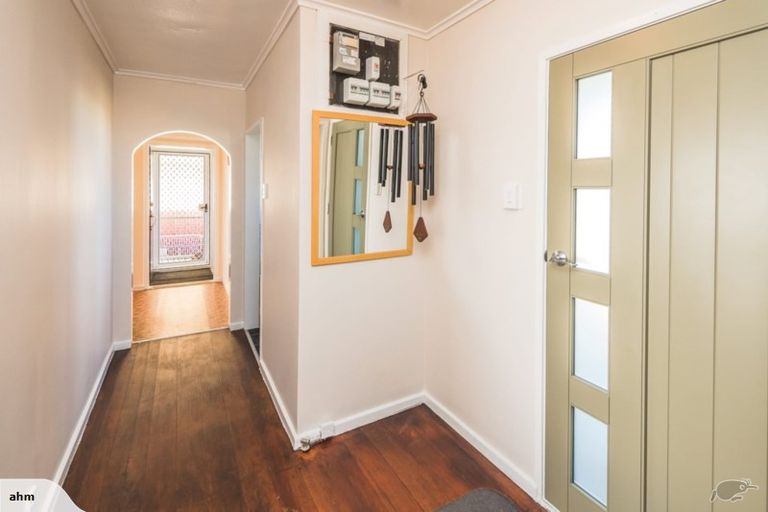 Photo of property in 10 Maire Street, Gonville, Whanganui, 4501