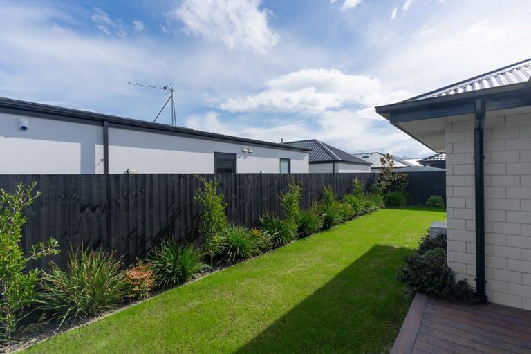 Photo of property in 11 Evelyn Crescent, Marshland, Christchurch, 8083