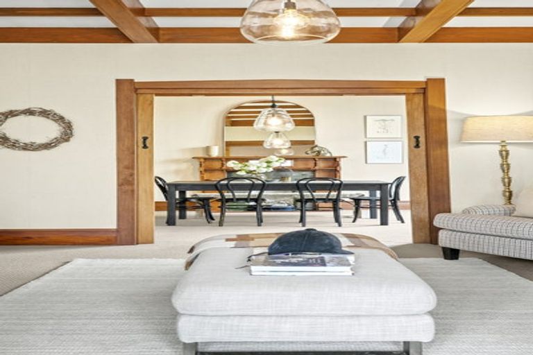 Photo of property in 17 Queen Street, Northcote Point, Auckland, 0627