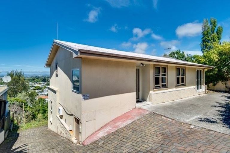 Photo of property in 27a Enfield Road, Hospital Hill, Napier, 4110