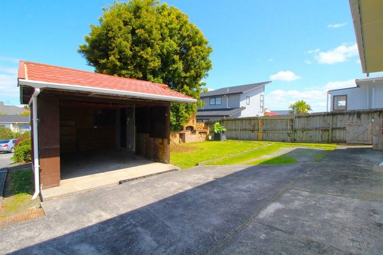 Photo of property in 48 Strid Road, Te Atatu South, Auckland, 0610