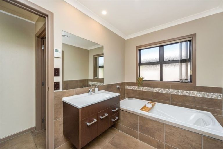 Photo of property in 4 Tarrango Way, Rototuna, Hamilton, 3210