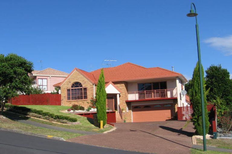 Photo of property in 5 Mandeville Place, Unsworth Heights, Auckland, 0632