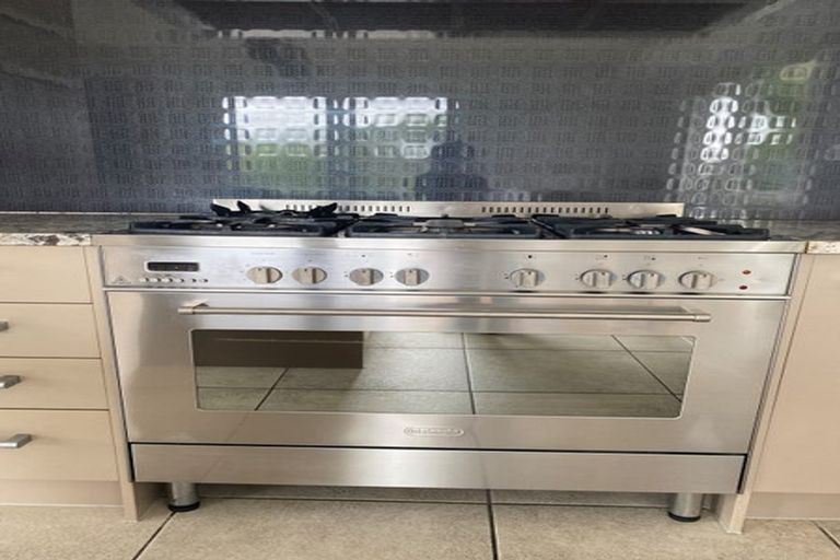 Photo of property in 26 West Lynn Road, Titirangi, Auckland, 0604