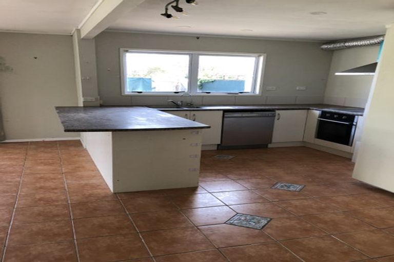 Photo of property in 1/1 Reynolds Place, Torbay, Auckland, 0630