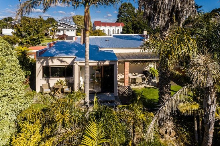 Photo of property in 61 Napier Terrace, Hospital Hill, Napier, 4110