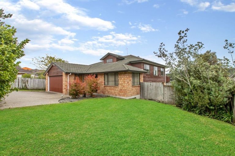 Photo of property in 10 Thomas Hamer Place, Greenhithe, Auckland, 0632