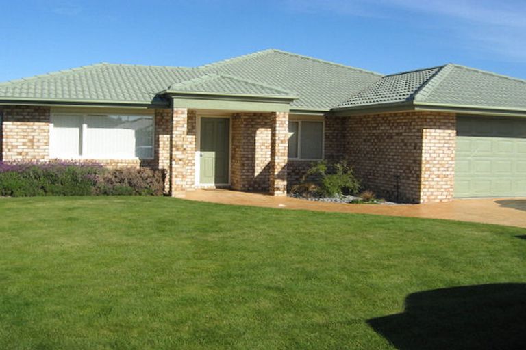 Photo of property in 1 Ross Place, Northwood, Christchurch, 8051