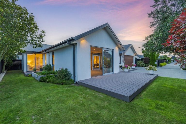 Photo of property in 17 Waterstock Way, Parklands, Christchurch, 8083