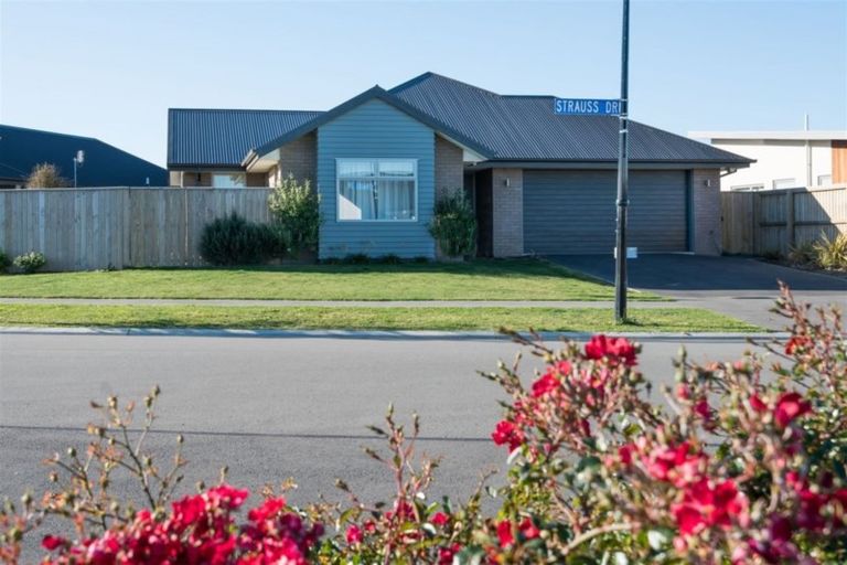 Photo of property in 32 Strauss Drive, Rolleston, 7614