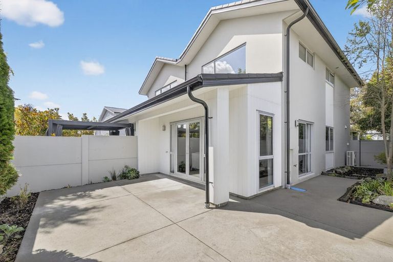 Photo of property in 217 Edgeware Road, Edgeware, Christchurch, 8013