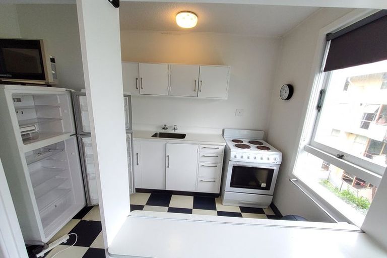 Photo of property in Churchill Flats, 213 The Terrace, Wellington Central, Wellington, 6011