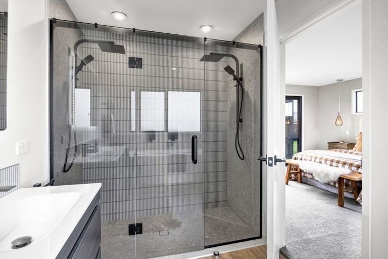 Photo of property in 2 Marsden Place, Hurworth, New Plymouth, 4310