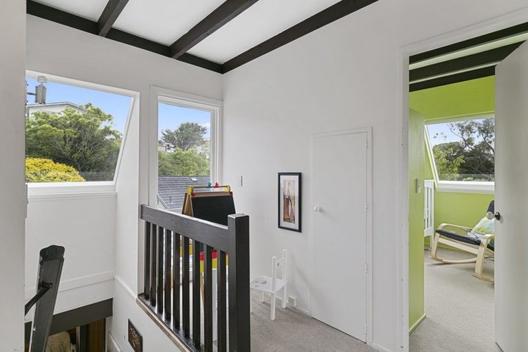 Photo of property in 9 Goddard Grove, Churton Park, Wellington, 6037