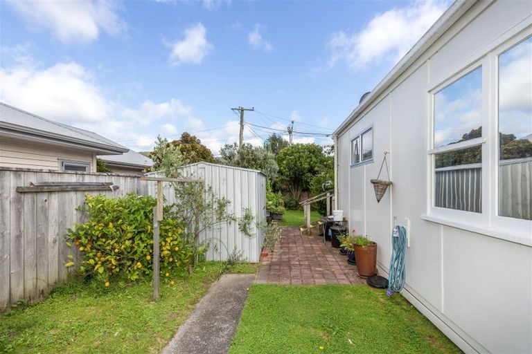 Photo of property in 2a Homedale Road, Wainuiomata, Lower Hutt, 5014